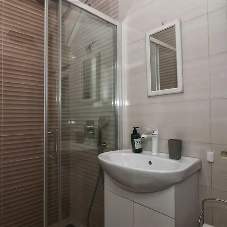 Apartman Korina & Dadi *