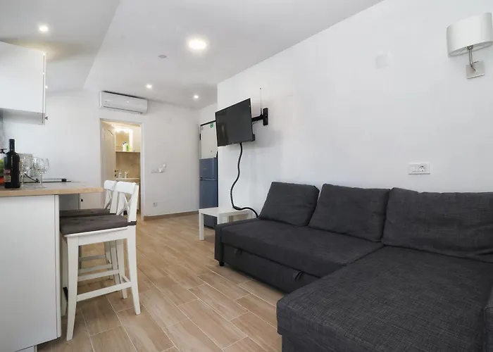 Korina & Dadi Apartman *